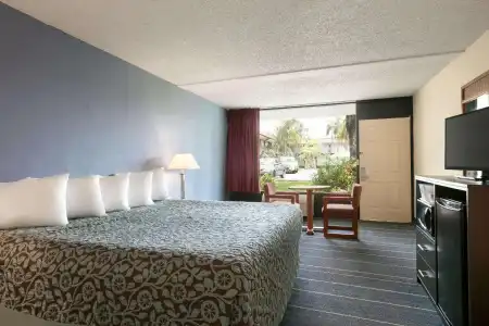 Days Inn by Wyndham Clearwater/Gulf to Bay - 23