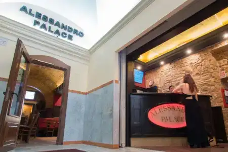 Alessandro Palace & Bar - Hostel - 29