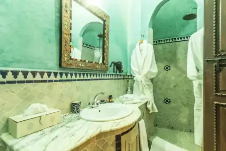 Riad Nasreen - 48