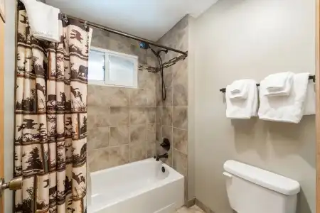 4 Seasons Inn on Fall River - 116