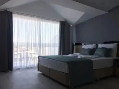 Elisa Otel - 18