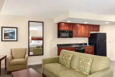 Hampton Inn Colchester - 25