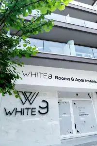 White 9 - 0