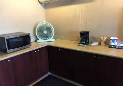 Hometel Suites - 16