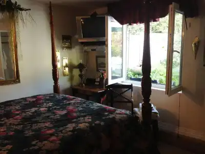 The Stone Hedge B&B - 16