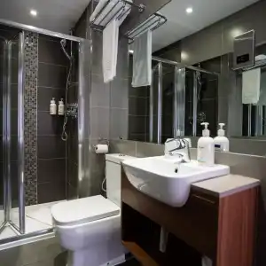 London Court - 27