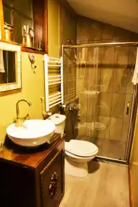 Ottoman Suites By Sera House - 6