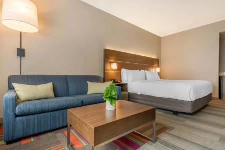 Holiday Inn Express & Suites St. Petersburg - Madeira Beach by IHG - 51