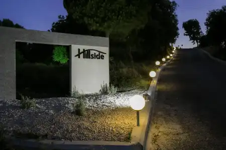 Hillside Studios & Apartments - 0