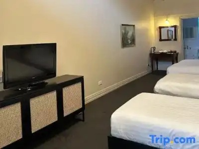 The Macquarie - 74
