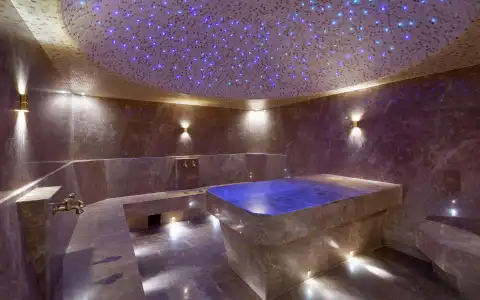 DoubleTree by Hilton Almaty - 5