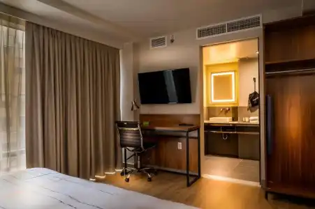 La Quinta Inn & Suites by Wyndham Times Square South - 27