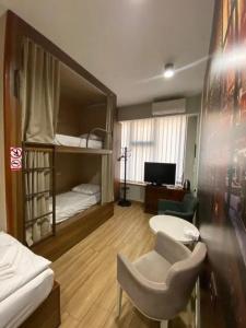 Loft Host Hostel - 24