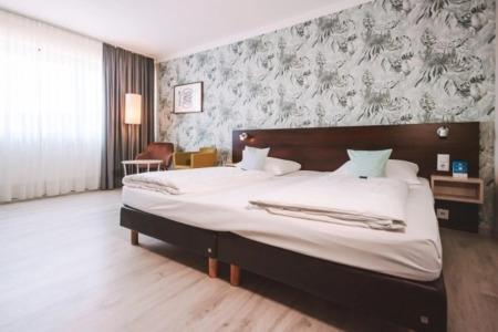 Best Western Ambassador - 81