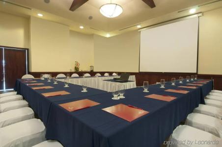 Fiesta Inn Ecatepec - 11
