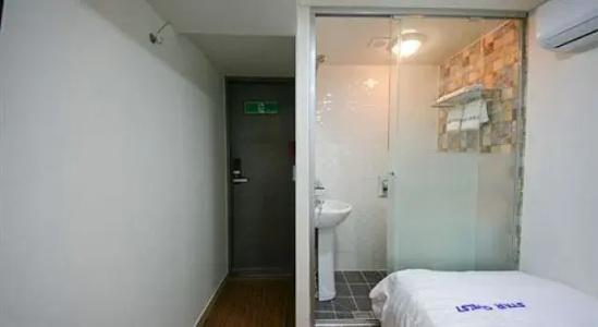 Star Guest House - 9