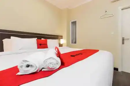 RedDoorz Plus @ Thamrin - 25