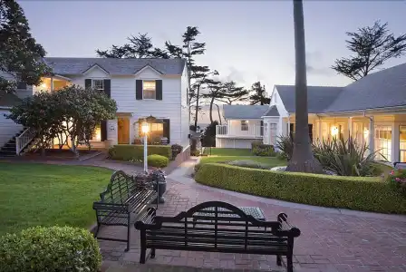 Colonial Terrace Inn by the Sea - 12