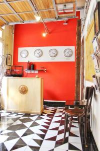 Two Pillows Boutique Hostel - 32