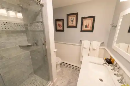Town & Tide Inn - 7