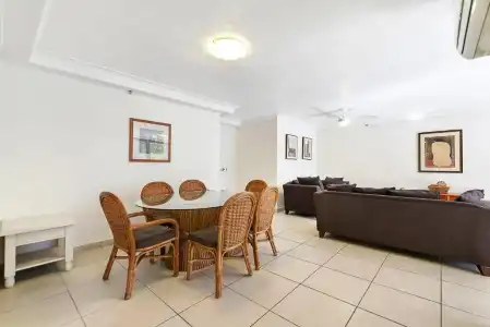 Surfers Century Oceanside Apartments - 77