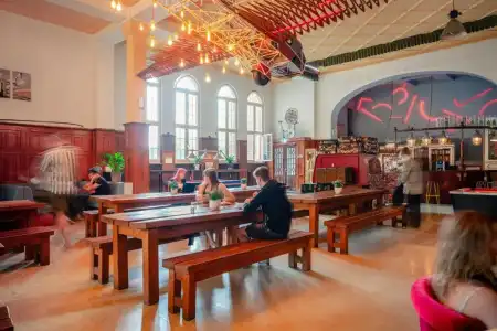 Three Little Pigs Hostel - Your Berlin Castle - 12