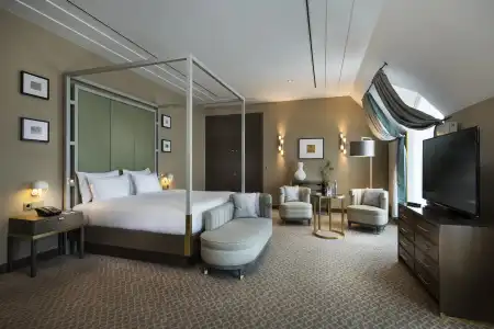 Hilton Vienna Plaza - 10