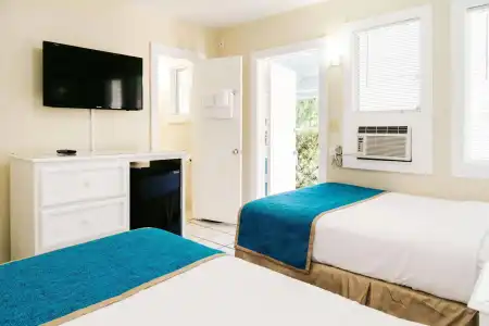 Seashell Motel and International Hostel - 1