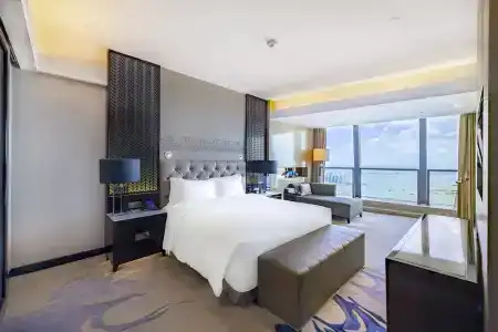 Hilton - 105