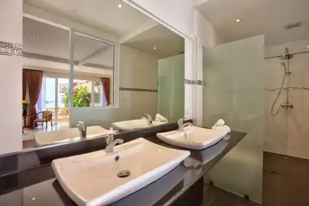 Crystal Bay Beach Resort - 8