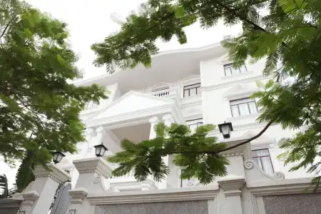 White Mansion - 0