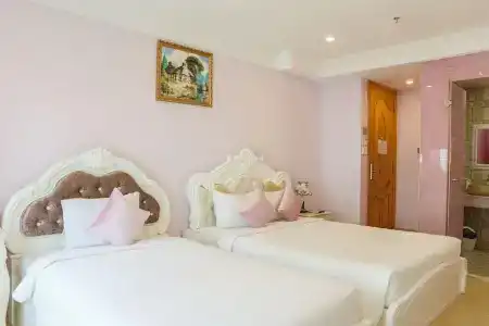 Thang Bom Boutique - 40