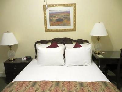 Funky Pool Side Cabana in Dtphx - 39