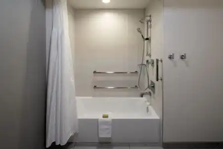 DoubleTree by Hilton Bakersfield - 28