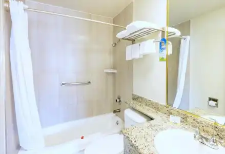 Days Inn by Wyndham Santa Monica - 18