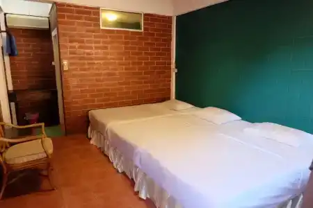 Red Brick Guesthouse - 3