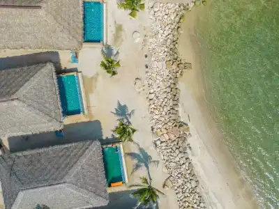 Absolute Beachfront Resort - 18