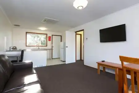 Riverfront Motel & Restaurant - 65