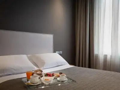 HNN Luxury Suites - 32