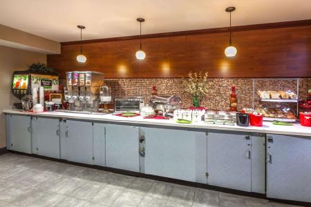 Ramada by Wyndham Jersey City - 12