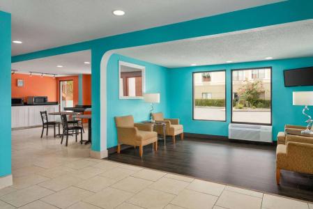 Howard Johnson by Wyndham Chattanooga Lookout Mountain I-24 - 6