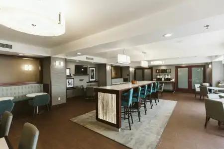 Hampton Inn Bismarck - 41