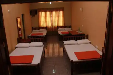 Anura Guest Inn - 32