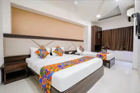 Kamran Residency - Near US Embassy - 20