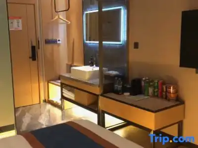 Rolling Surf Resort - 293