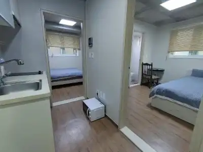 KW Hongdae Line Hostel - 30