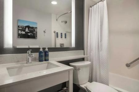Four Points by Sheraton Los Angeles Westside - 75