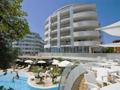 Premier & Suites - 16
