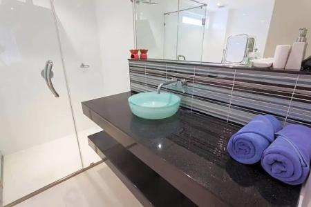 Sunset Plaza Holiday Apartment - 15