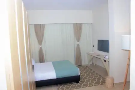 Redcon Suites - 77